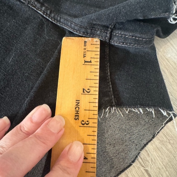 Levi’s Black High Rise Hypersoft Cutoff Frayed Denim Shorts NWT Size 27 - Picture 7 of 12